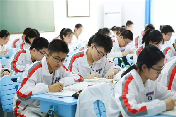 高三学子模考成绩不理想，分数一次比一次低，还有机会逆袭吗？