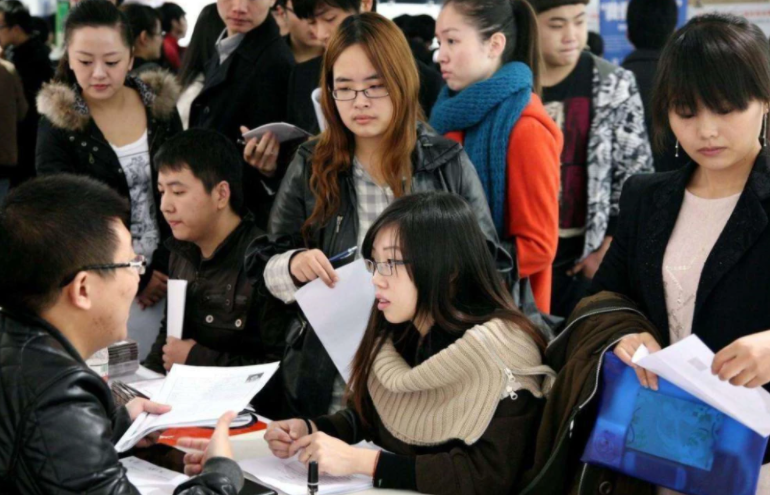 大学里正在被“撤销”的专业，就业前景堪忧，21届考生报考要三思