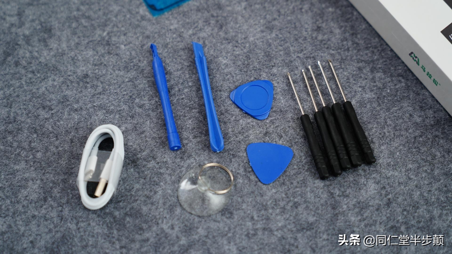 手机卡得不知所措？手把手教你更换大容量电池焕发新生