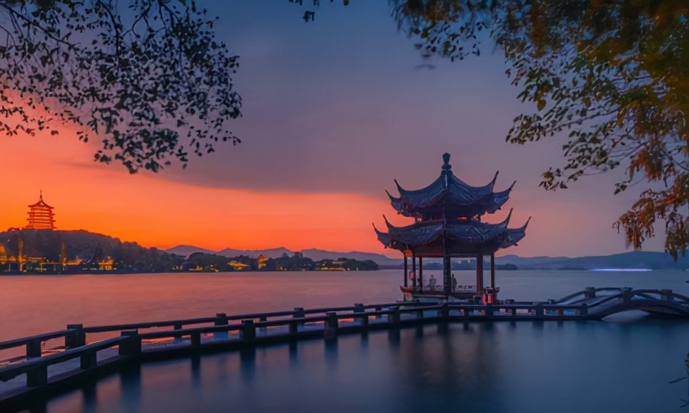 柳永《望海潮·东南形胜》书写杭州繁荣、壮丽景象，读来激情澎湃