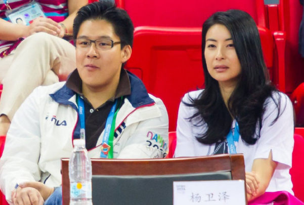 郭晶晶结婚九周年喊话霍启刚，余生家里小事不用指教，霸气又体贴