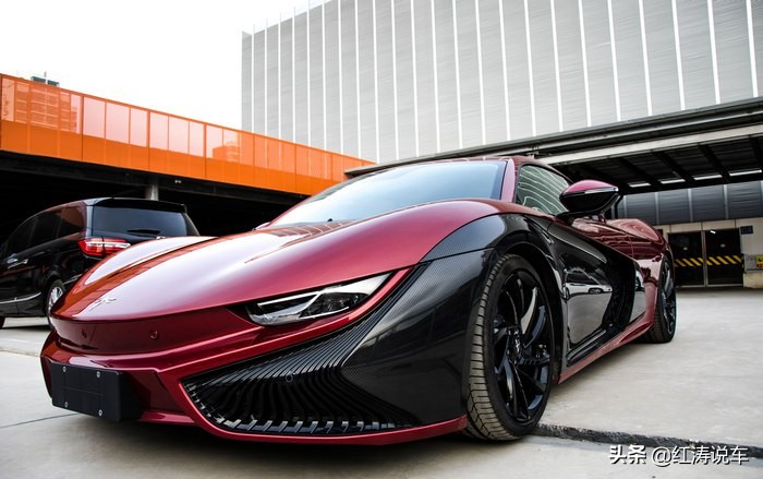 网友看见了一辆蜻蜓牌超跑,以为价格不菲,其实它是我们的国产造