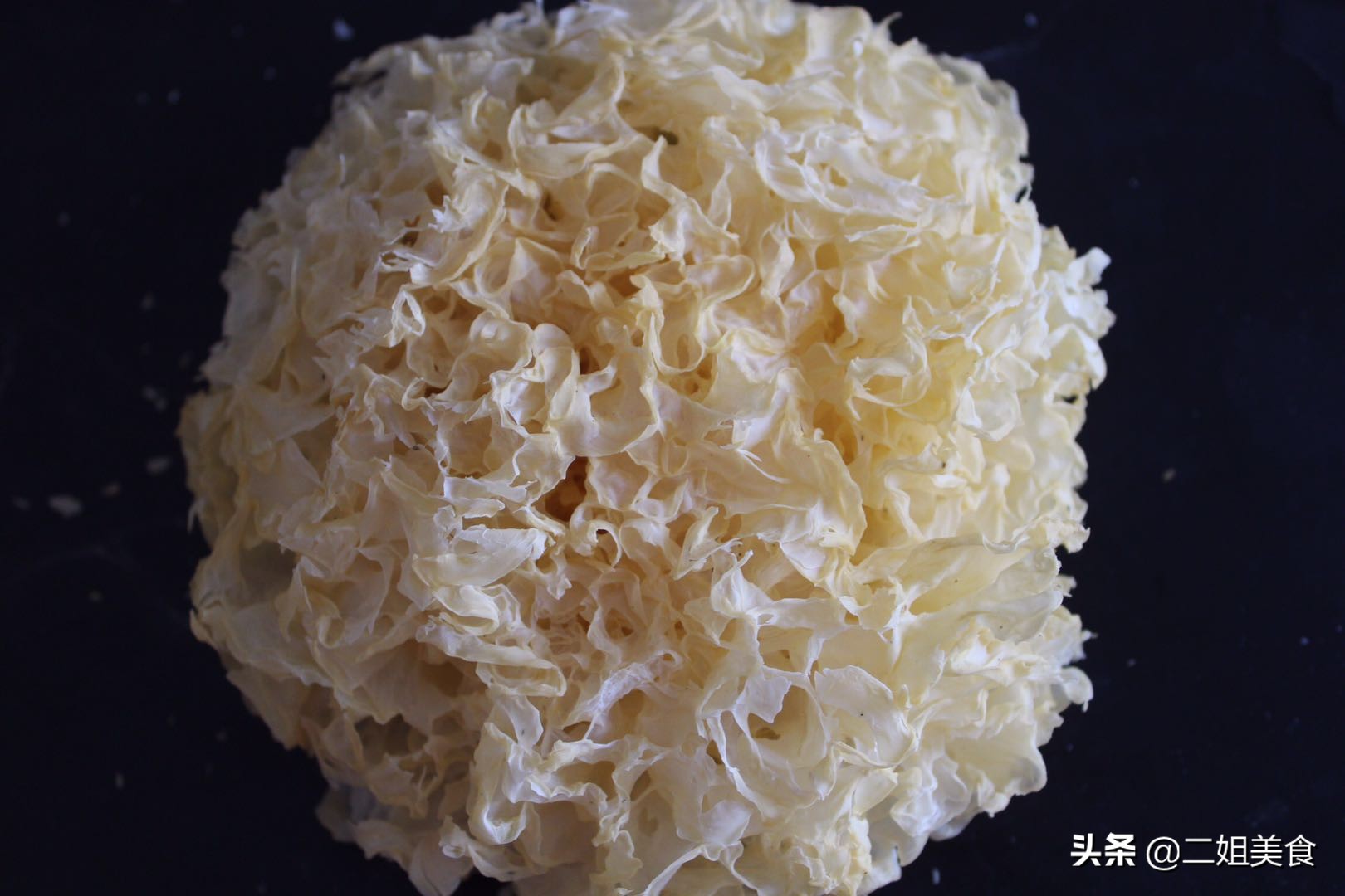硫磺熏过的银耳怎么分辨?摊主:教您一招,别再买错了