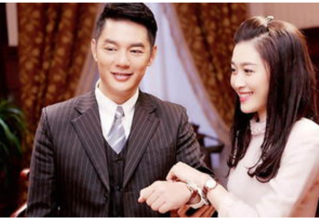 2017年,程愫20年婚姻一夜崩塌,毁她的是傅程鹏和周丽淇的那场吻戏