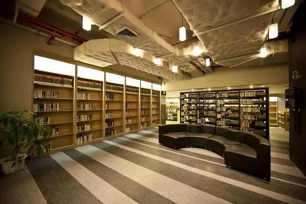 广东最坑爹vs最壕的大学宿舍！你们感受一下，这区别扎心了