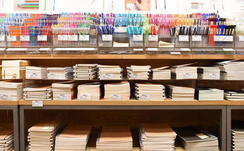 晨光文具陈湖雄：30岁创业，靠一支笔卖到身价百亿