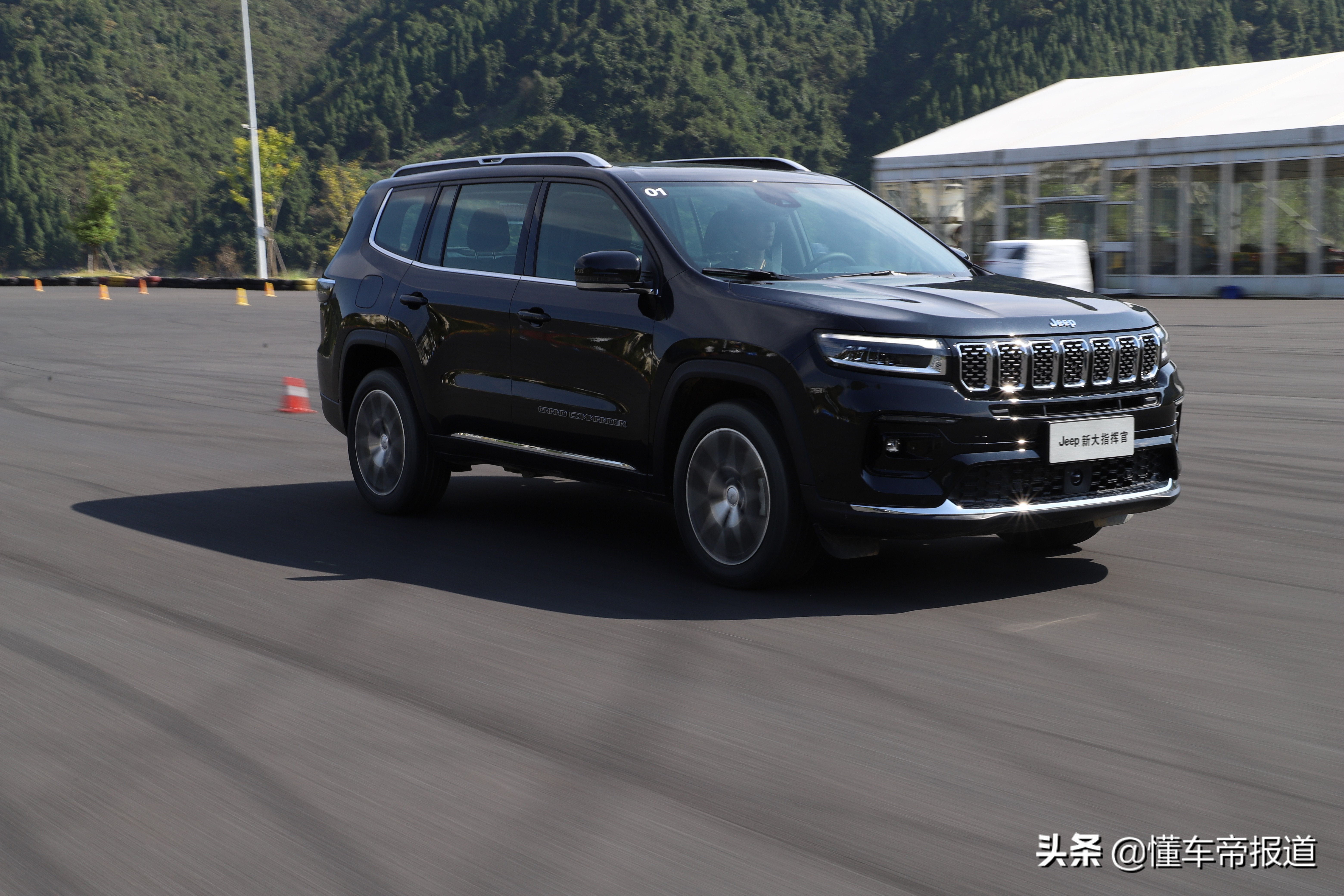 新车｜实力均衡，质感舒适！试驾新款Jeep大指挥官