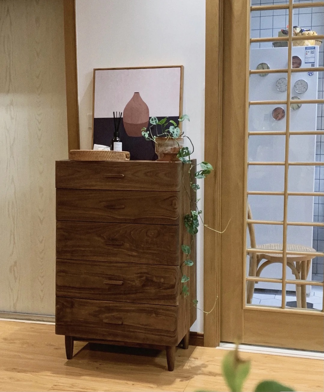 24岁小姐姐90㎡新居，“三无”设计的客厅，越简单，越幸福