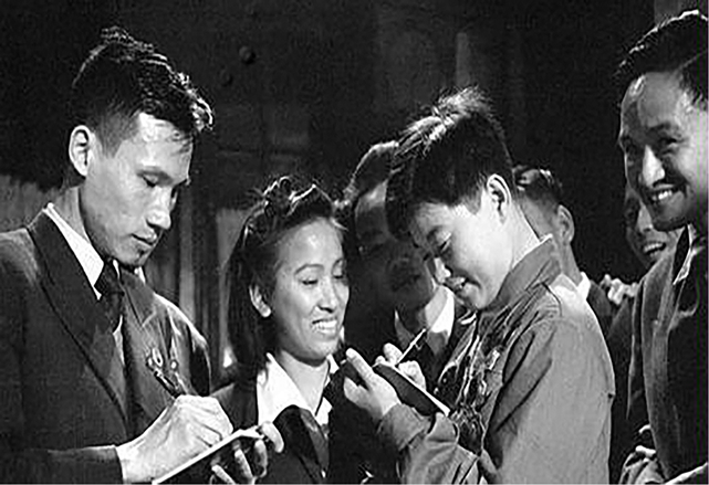 1945年，14岁少女虚报年龄乔装成男孩参军，立下特等功，后来咋样