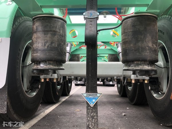 陕汽德龙X3000牵引车+新国标半挂车，这配置运输危化品够安全吗？