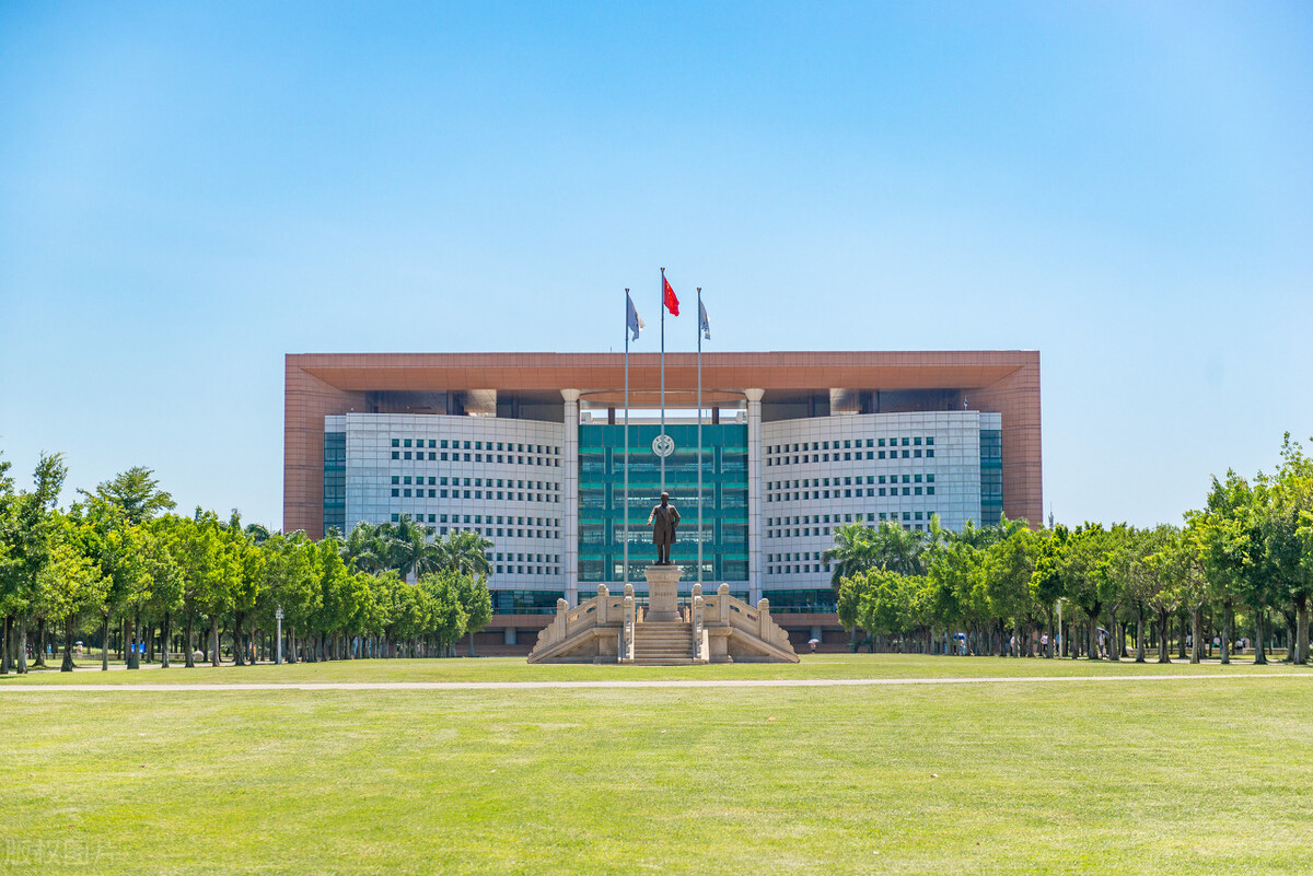 两院院士名单公布，中山大学全部“挂零”，双鸭山大学实至名归