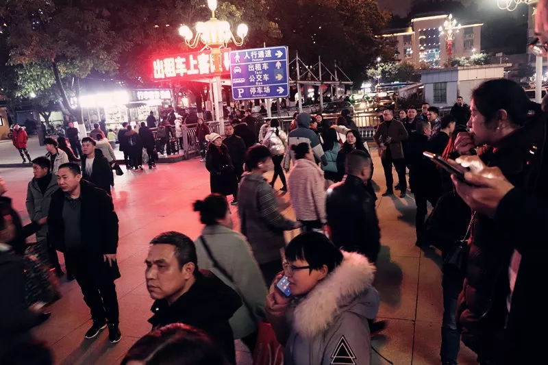 实拍南充各汽车站、火车站里的春运，你到家了吗？