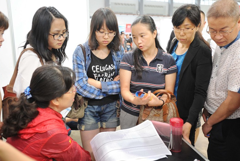 考生估分都很高，2021高考“本科线”恐上涨，高考大年或将成定局