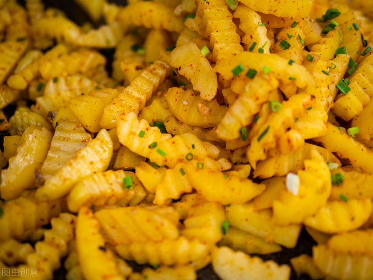 狼牙土豆看似简单,关键1步要牢记,香辣过瘾很入味,太巴适了