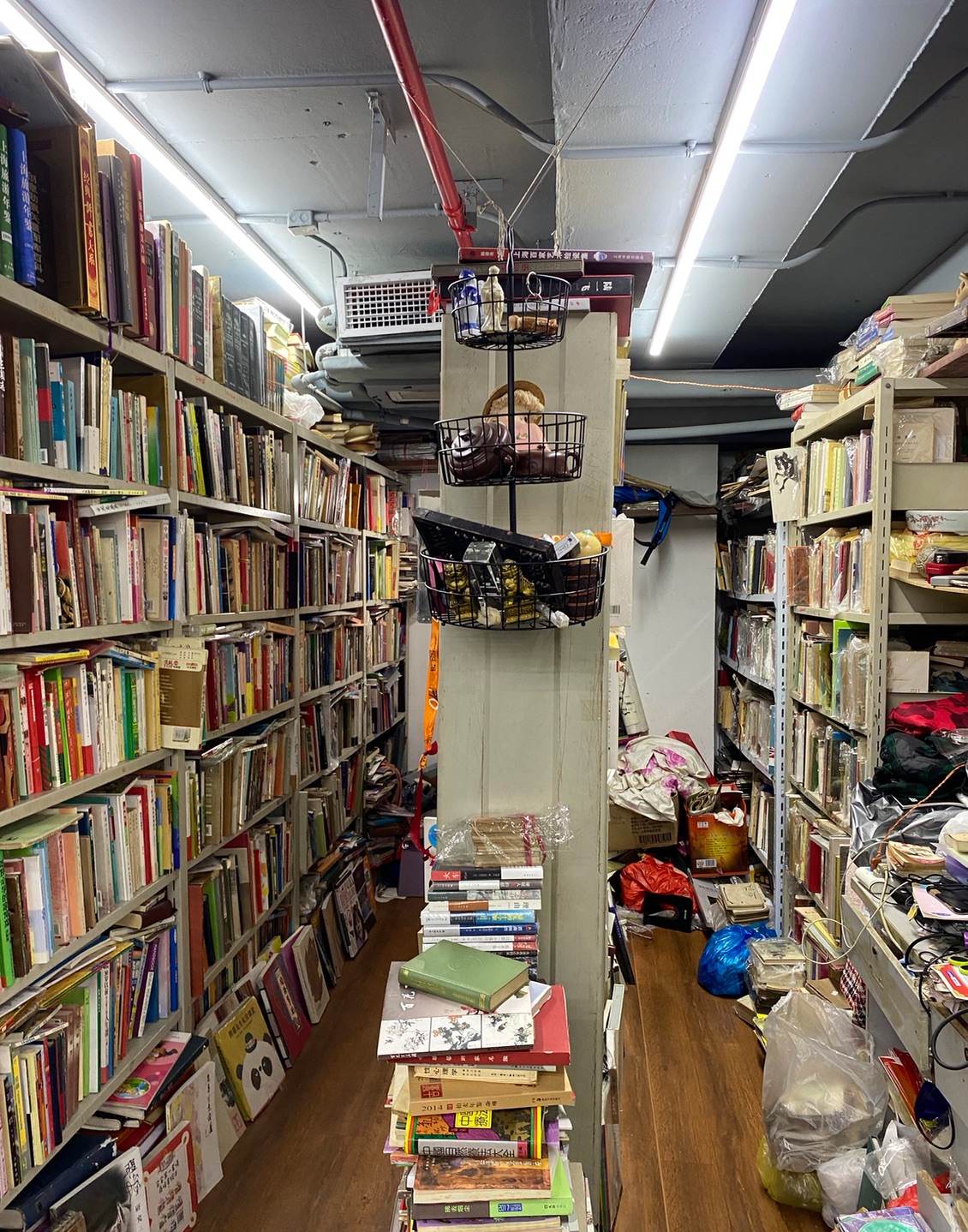 上海图书批发市场在哪里，上海最大的二手书市场？