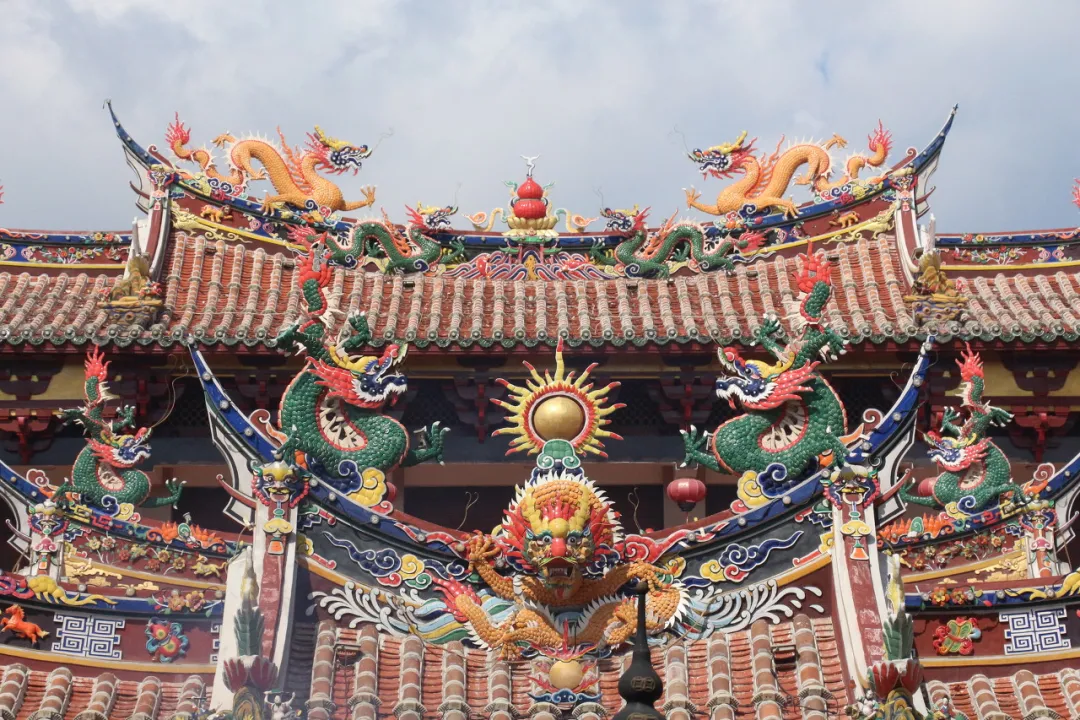她是中国的“众神之城”,被白岩松赞为“一生至少要去一次的城”