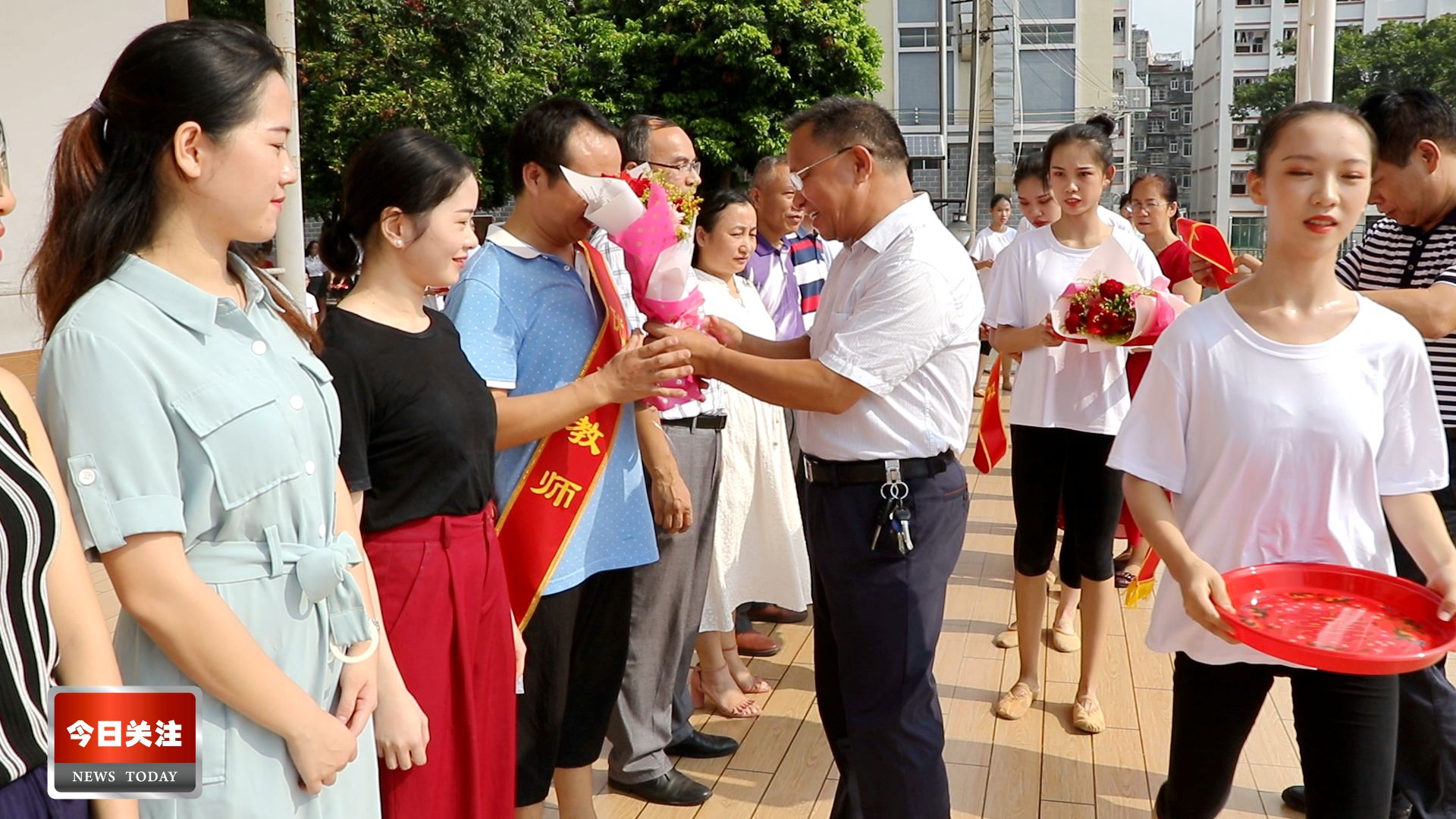 今日头条 |玉林实验中学举行庆祝2019年教师节暨优秀教师颁奖仪式