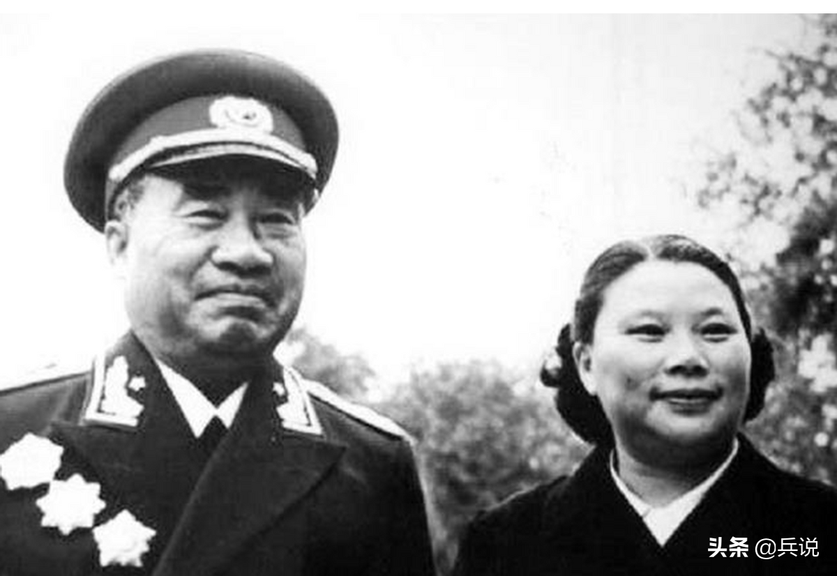 井冈山“双枪女将”康克清，长征“女司令”，55年为何没授衔？