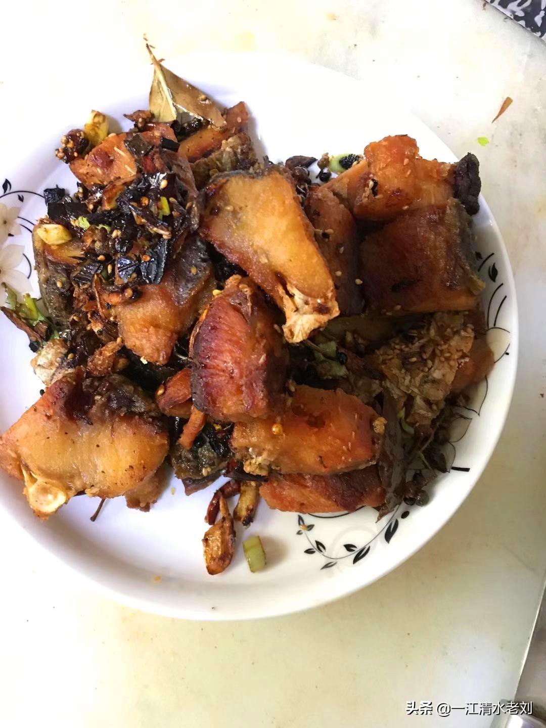 今天为大家分享一下腌制腊鱼的两种烹饪方法，希望你能喜欢