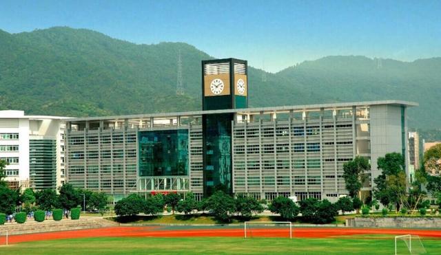 深圳47名学霸被保送清华，其中16人来自同一学校！引人注目