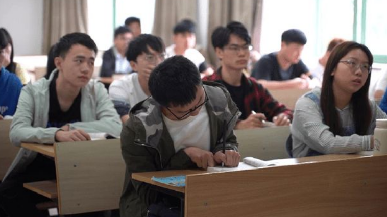 “专科生”是大学生吗？教育部门说出真相，和大多数人想的不一样