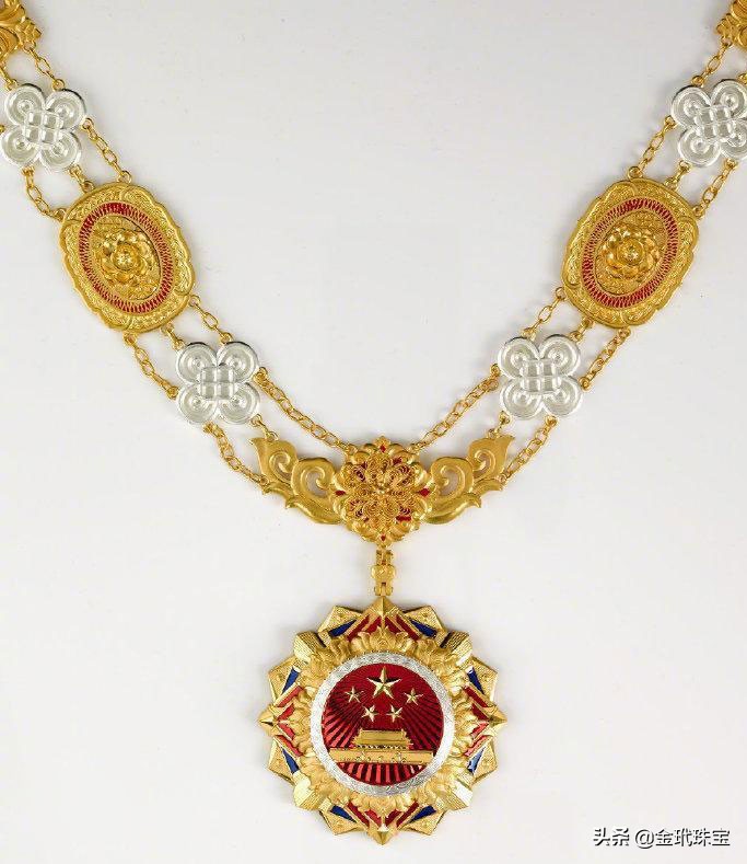 共和国勋章到底长啥样？是一件花丝镶嵌制作的古法黄金勋章