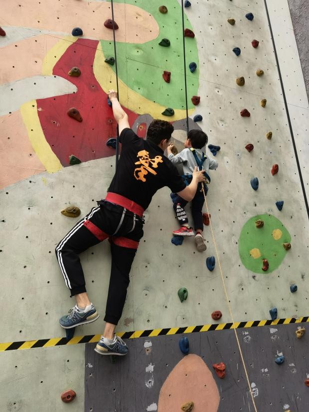 “95后”新疆小伙求学陕西，毕业后放弃高薪工作，现成公司董事长