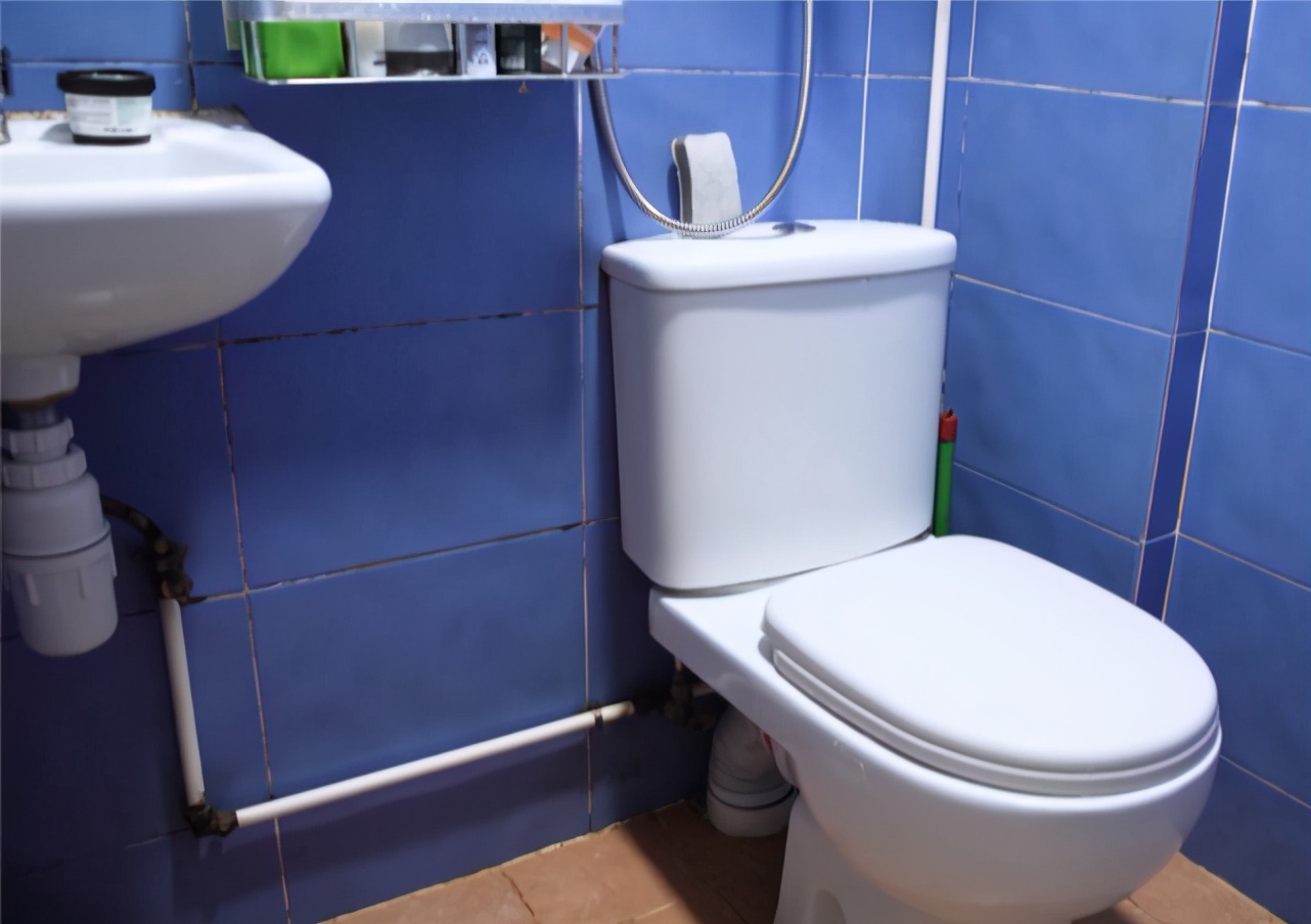 买不起房的香港夫妻，住在9㎡的小屋里，他们却说：住出了幸福感