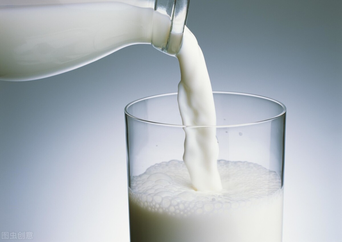 每天坚持喝牛奶会怎样？60岁王姨喝牛奶8年，总结出3条经验
