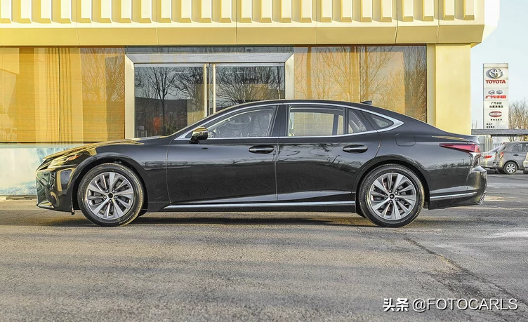 雷克萨斯LS350入门版，售价80万起，卖的就是颜值和品质？