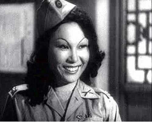 1950年重庆一女特务自首，身份曝光后引起轰动：她竟是个男人