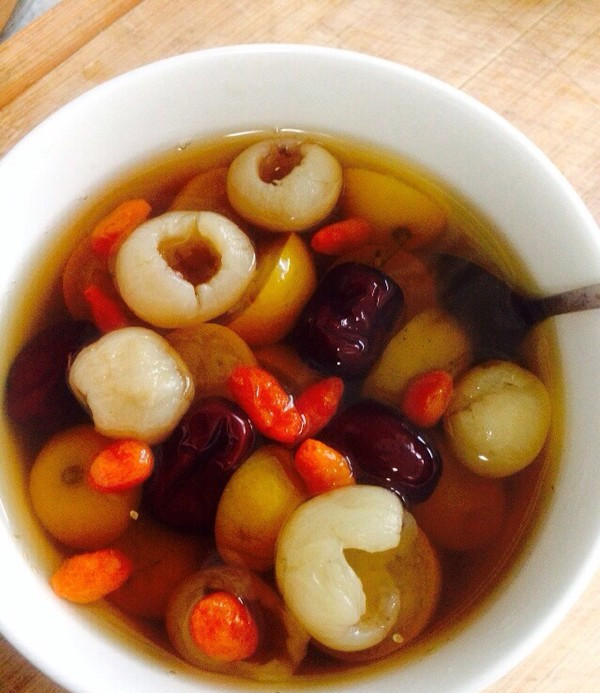 枸杞桂圆泡水喝的功效与作用(桂圆和) - 行就行