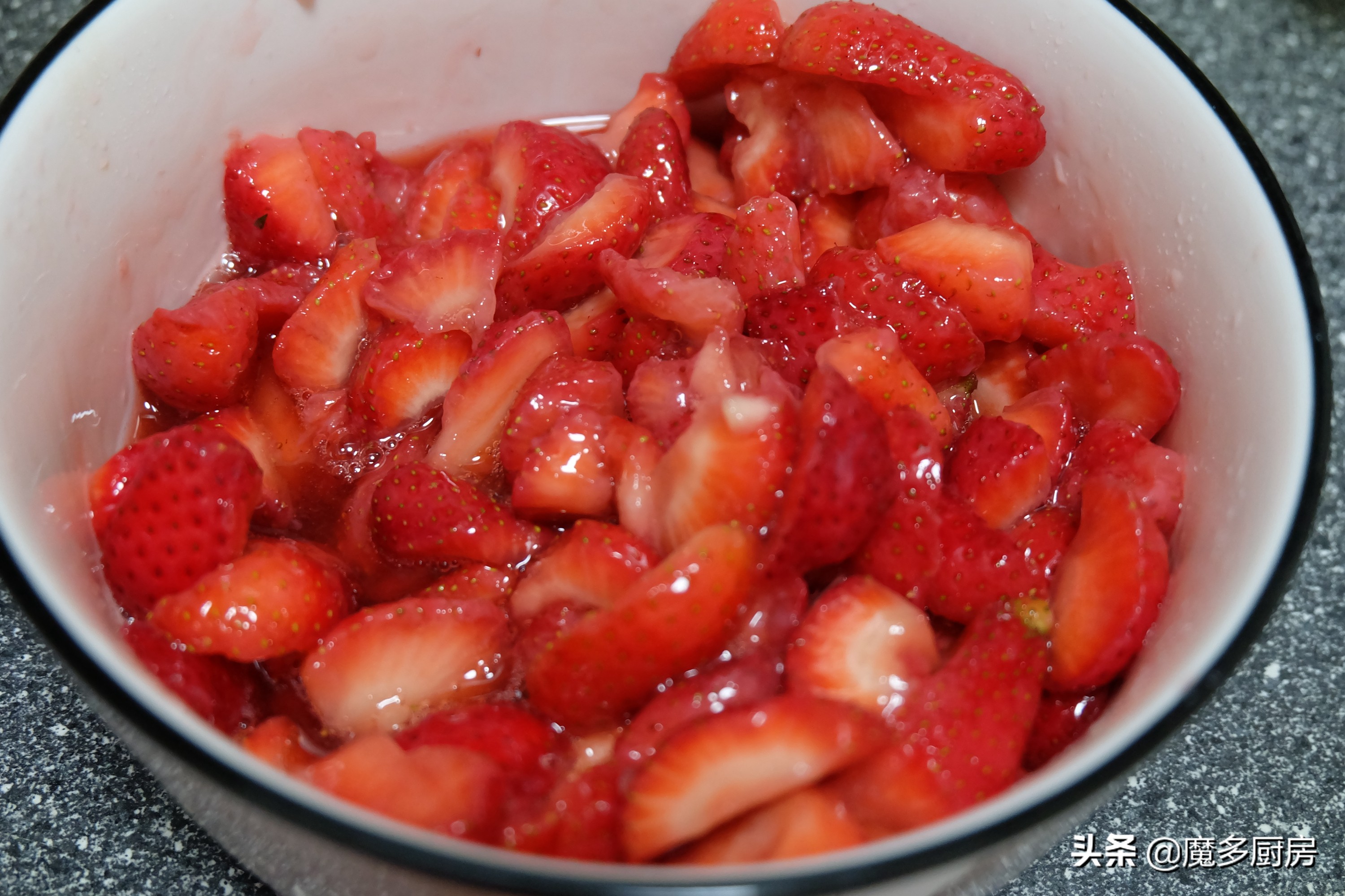 如何制作草莓酱美食大全，家庭自制草莓酱的做法窍门