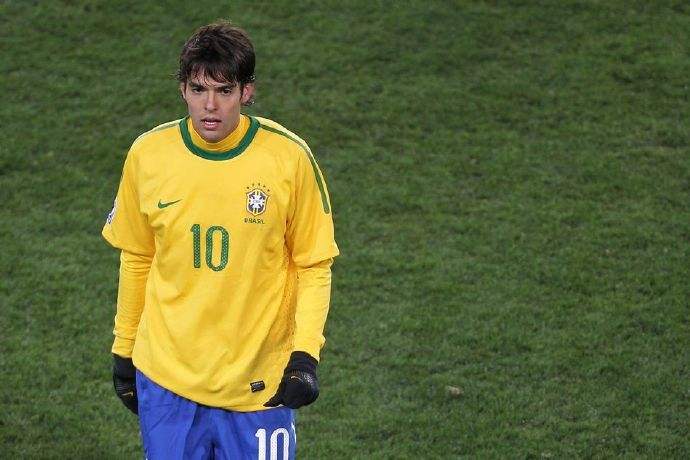 2010世界杯巴西西班牙(2010年世界杯时的巴西队，被淘汰的十分诡异！真的有假球存在？)