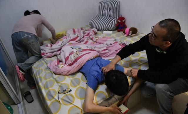 母亲答应儿子去陪读，没想到背后却另有隐情，得知真相后悔不当初