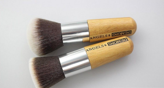 粉底刷怎么选择？粉底刷的使用方法（图文教程）涨姿势了