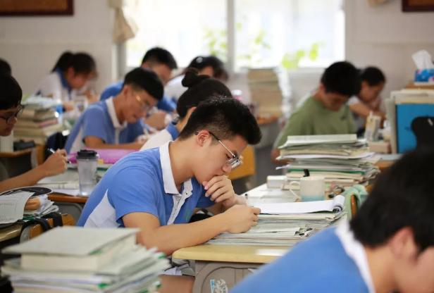 高考为啥不能用统一试卷，确保“公平”岂不更好？事实并非如此