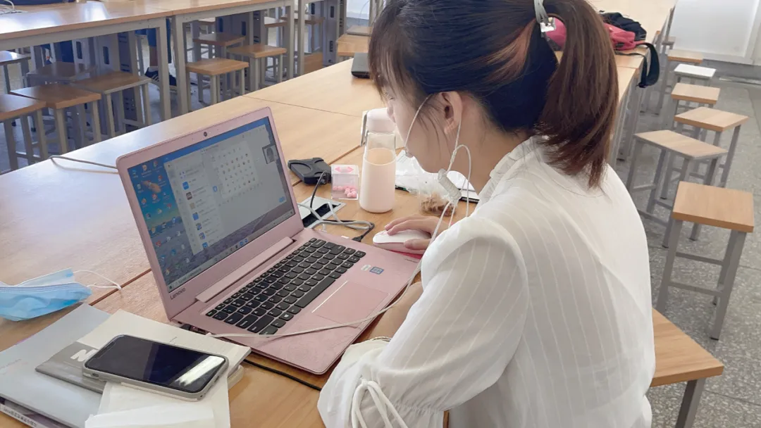 老师化身“主播”？快看过来，新学期网课开始啦