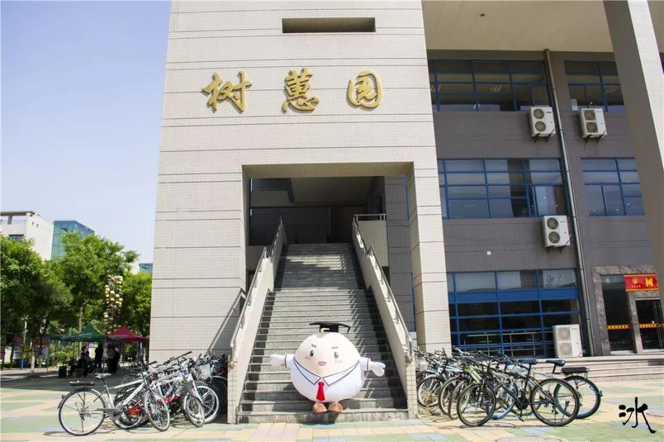 坐拥交通馆、建筑馆，建有4座餐厅、9处体育场，这所高校到底有多