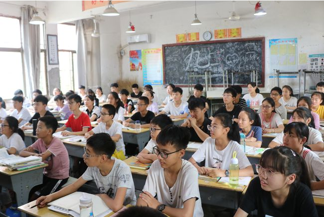 安徽文科考生好难，518分考“专科”，985和211名额分配也不公平