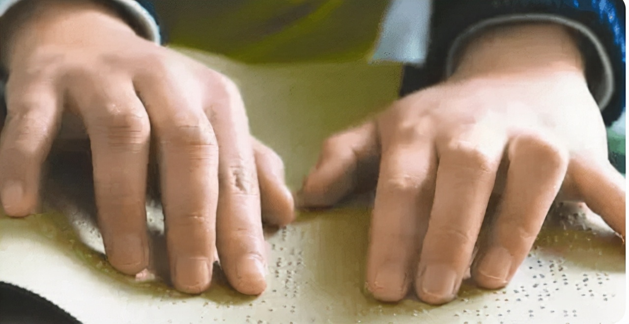 如今盲人也能参加高考了！可看到盲人试卷后，网友却不知所措了