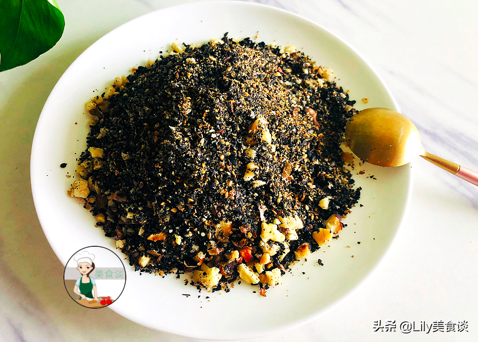 立秋后，碰到它别手软，炒熟磨成粉存放冰箱，每天吃一勺，好香啊