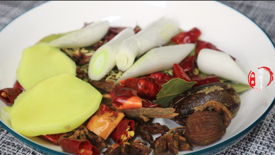 酱大骨头怎么做才好吃？告诉你正确做法，肉香软烂，好吃解馋