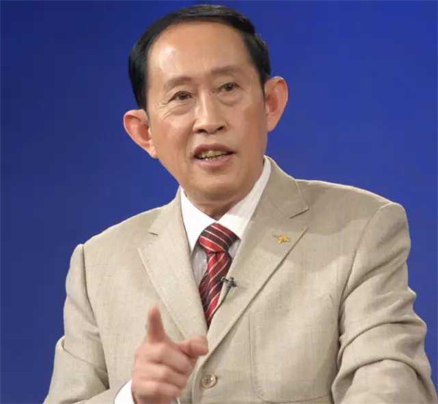 32岁考入大学，在百家讲坛成名，大器晚成的他如今退休还在努力