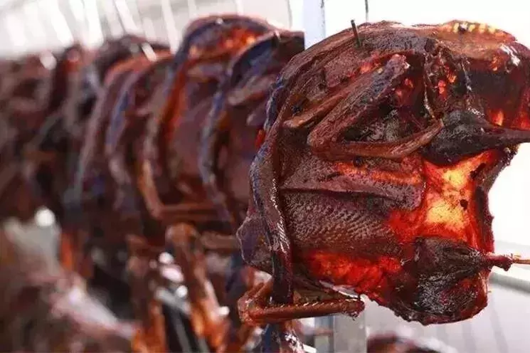 鲜！香！辣！有嚼劲~到湖南必吃的美食“常德一绝”网红酱板鸭！