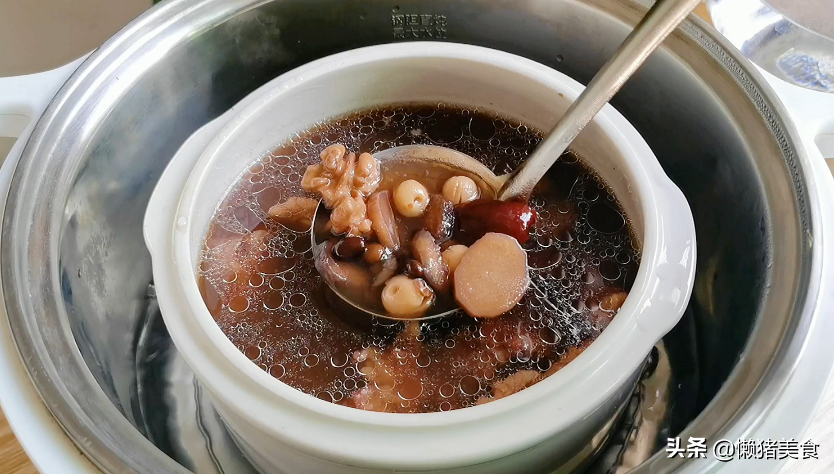 想要孩子聪明过人学习成绩好，这款学霸汤不能少，补脑益智又营养