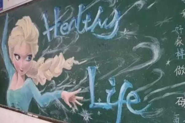 高中生的黑板报堪称大制作，美术老师自愧不如，班主任却让擦掉