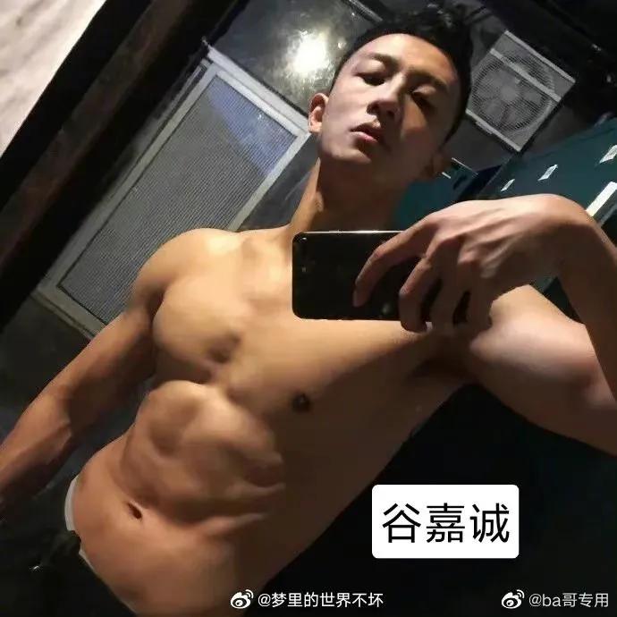 男明星腹肌照，你更喜歡哪一個？