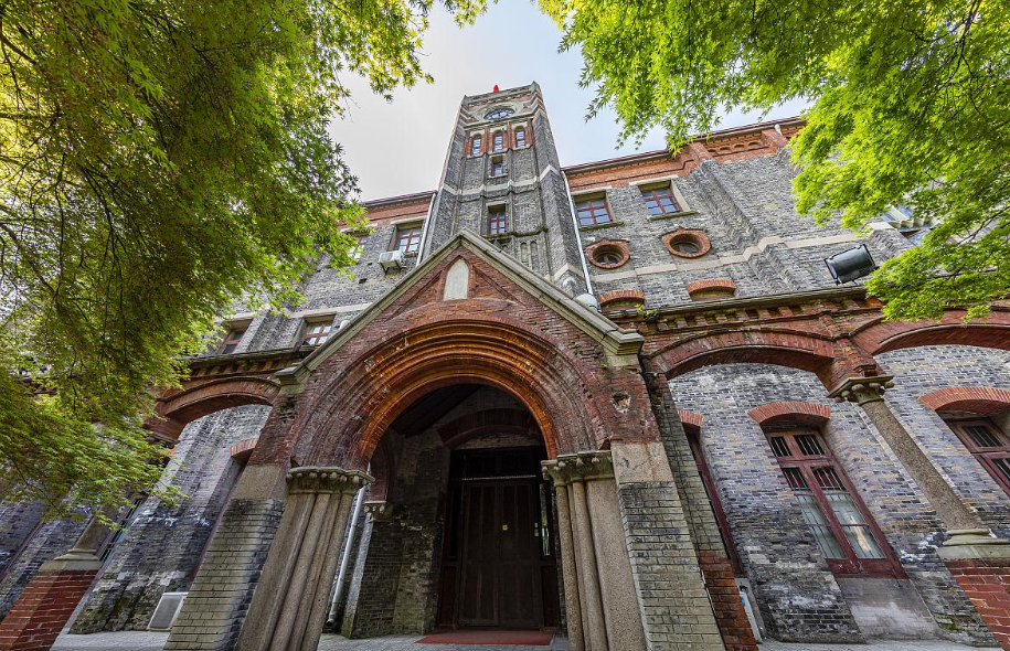 骄傲！女法官、女检察官、女法庭庭长，她们都来自江苏同一所大学！