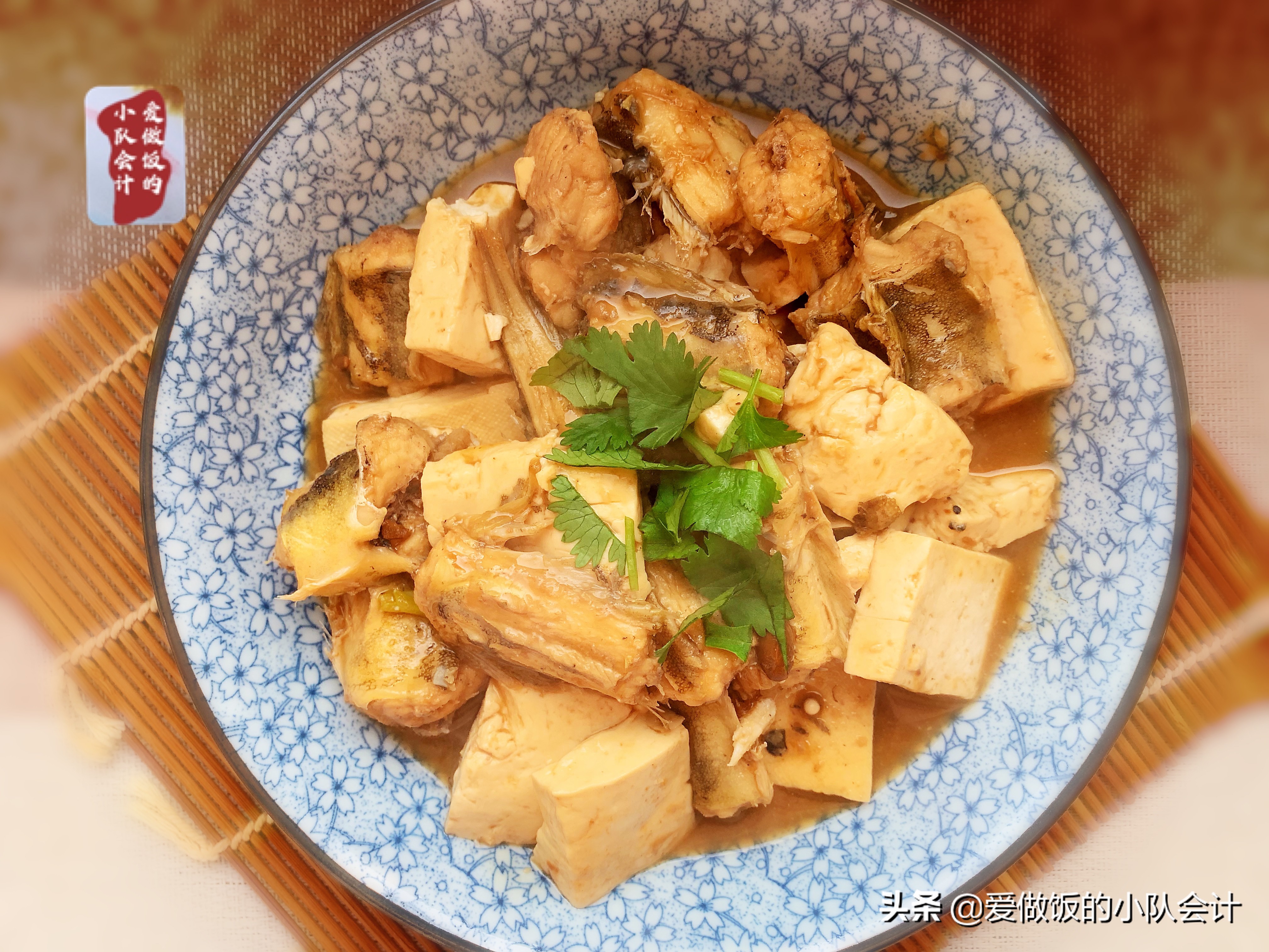 鲇鱼炖豆腐怎么做才好吃？牢记2点，鱼肉鲜嫩不腥，豆腐咸鲜入味